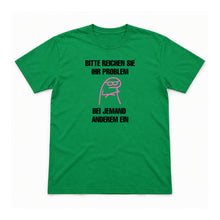 Bitte reichen Sie Ihr Problem woanders ein – Unisex T-Shirt – Irish Green – Flat-Lay Vorderseite (Mockup)
