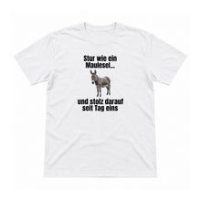 Stur wie ein Maulesel – Unisex T-Shirt – Weiß – Flat-Lay Vorderseite (Mockup)