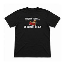 Bevor du fragst: Nein – Unisex T-Shirt – Schwarz – Flat-Lay Vorderseite (Mockup)