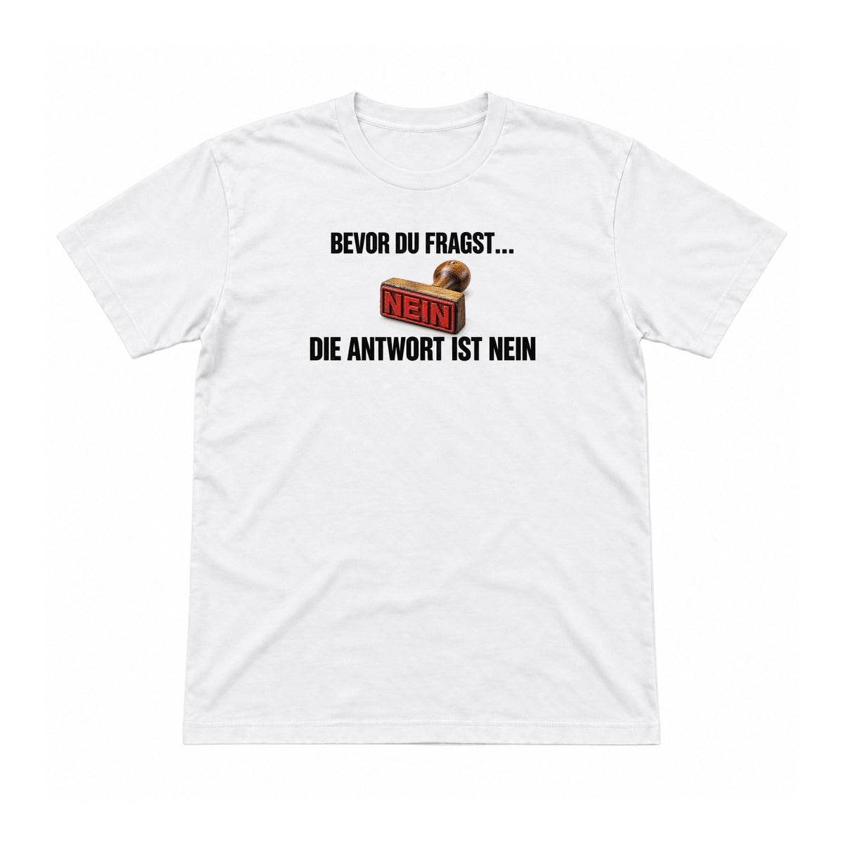 Bevor du fragst: Nein – Unisex T-Shirt – Weiß – Flat-Lay Vorderseite (Mockup)