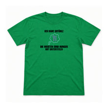Gefühle mit Untertiteln – Unisex T-Shirt – Irish Green – Flat-Lay Vorderseite (Mockup)