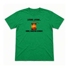 Laterne, Laterne – Sonne, Mond und Schmerz – Unisex T-Shirt – Irish Green – Flat-Lay Vorderseite (Mockup)