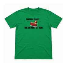 Bevor du fragst: Nein – Unisex T-Shirt – Irish Green – Flat-Lay Vorderseite (Mockup)