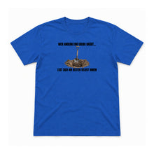 Wer andern eine Grube gräbt – Unisex T-Shirt – Royal – Flat-Lay Vorderseite (Mockup)