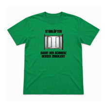 Stoßlüften – damit der Schmerz zirkuliert – Unisex T-Shirt – Irish Green – Flat-Lay Vorderseite (Mockup)